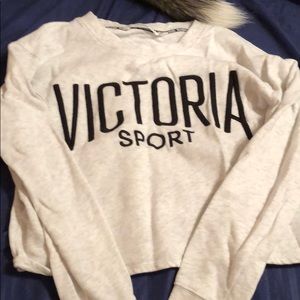 Victoria’s sport cropped pullover